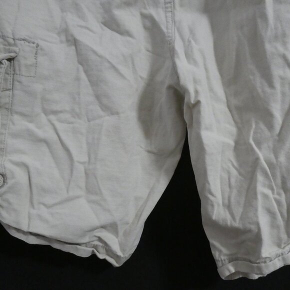 BLUENOTES - Classic Cargo - Knee Length | size 38 | Beige Cargo Shorts - Picture 13 of 16